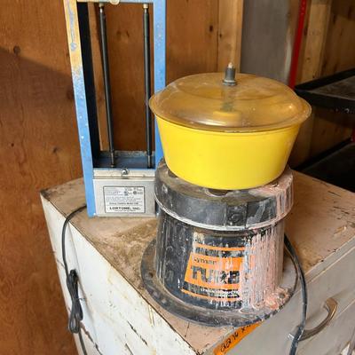 BE869 Metal Cabinet W/Rock/Stone Polisher