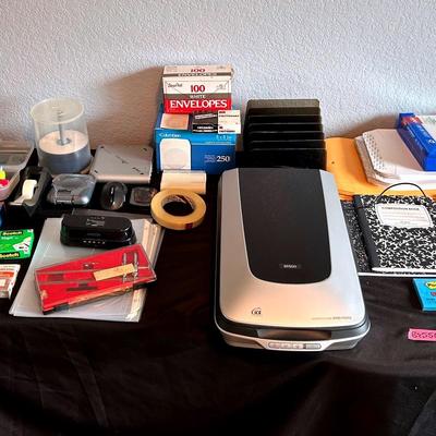BE556 EPSON 4490 Photo Scanner & Office Supplies