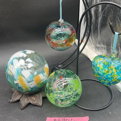 BE906 Collection Of 4 Green Orbs