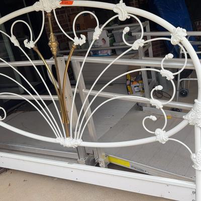 BE814 Wrought Iron Bed frame 