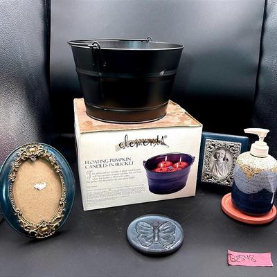 BE548 Floating Pumpkin Candles In Bucket & More