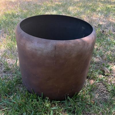 BE844 Metal Plant Pot