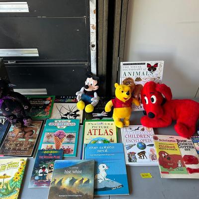 BE724 Big Red, Whinny The Pooh & Classic Childrens Books 
