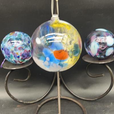 BE918 Trio Of Glass Orbs