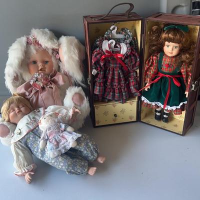 BE735 Porcelain Doll In Wooden Box 