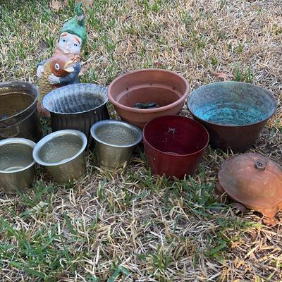 BE859 Gnome And Garden Pots 