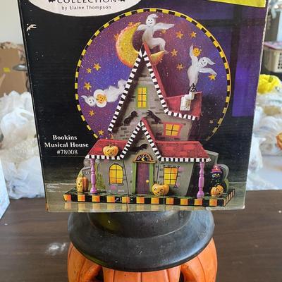 BE732 Halloween pumpkin and music box