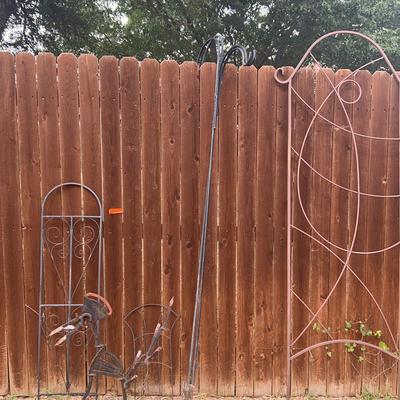 BE804 Yard Decor