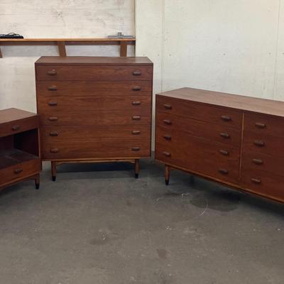 R-Way Furniture Company Bedroom Set 