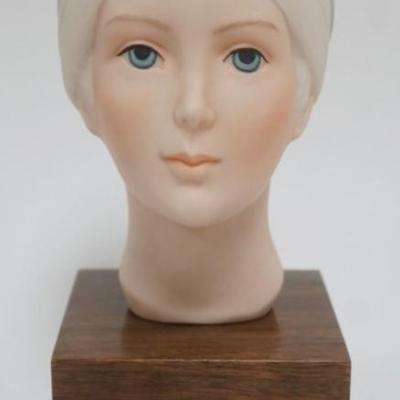 Sale Photo Thumbnail #113: 1113	LASZLO ISPANKY FIGURINE PORCELAIN HEAD OF YOUNG WOMAN ON WALNUT BASE

