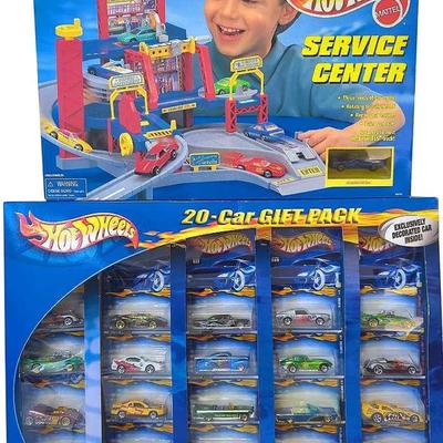 Hot Wheels Service Center and 20-Car Gift Pack