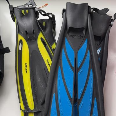 Two sets of scuba fins Atomic Aquatics and Oceanic  Viper 