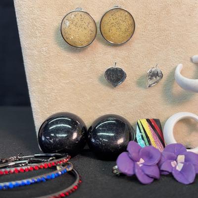 Earrings 