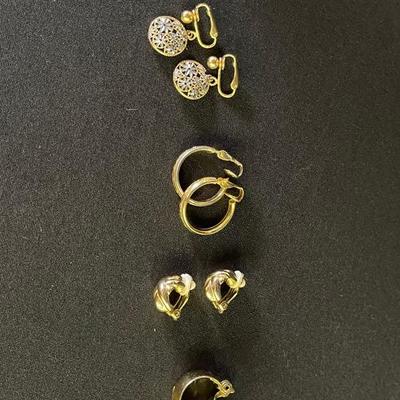 Lightweight clip on earrings 6 pairs. 