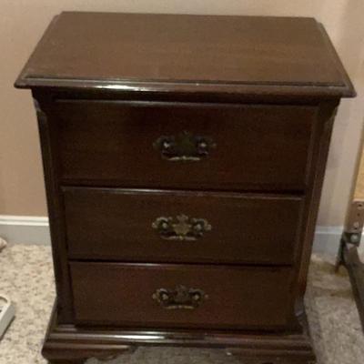 Night Stand With 3 Drawers 