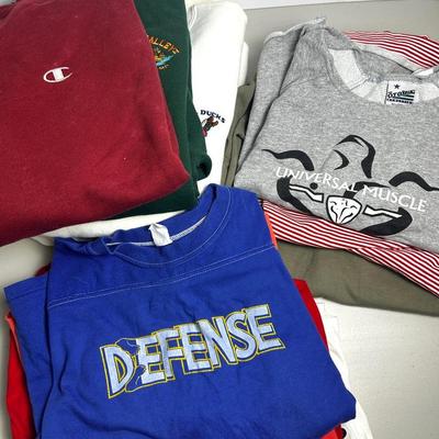 Vintage T-Shirts & Sweatshirts - Champion, Lee & More - L-XL