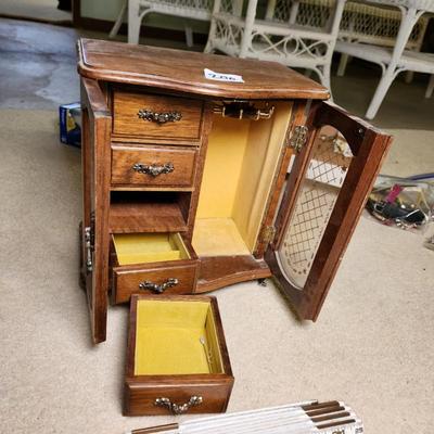 Sale Photo Thumbnail #540