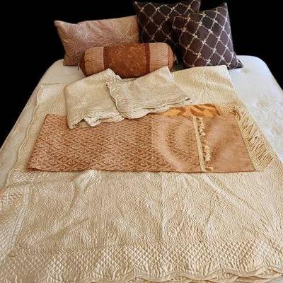 Soft Shabby Chic (Twin Daybed Size)
