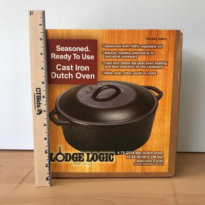 Lodge Logic Cast Iron Dutch Oven