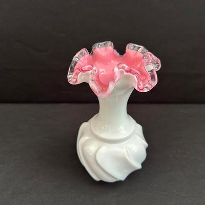 Fenton Peach Crest Crimped Vase