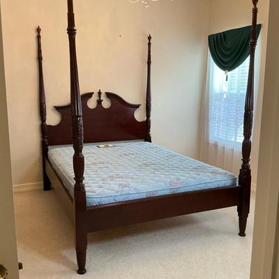 Queen 4 Post Bed & Sterns & Foster Mattress