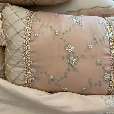 Standard Shams & Accent Pillows