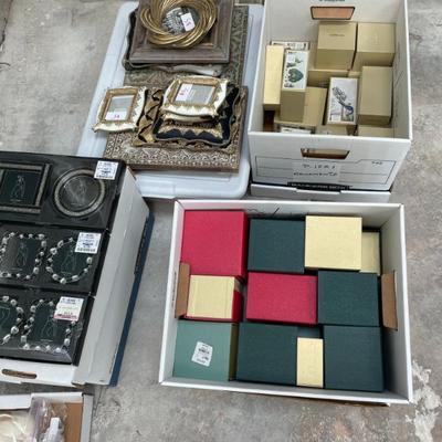 Sale Photo Thumbnail #11: Christmas ornaments and frames