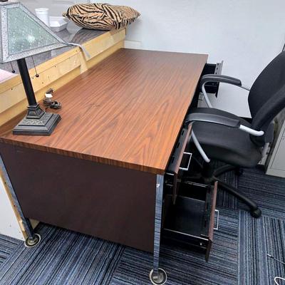 Metal and Wooden Desk with Rolling Chair & Lamp