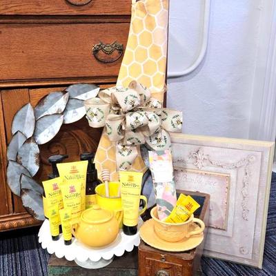 "Naked Bee" Essential & Bee Decor 