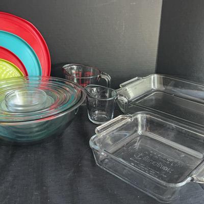 Anchor Hocking Nesting Mixing Bowls w Lids and 8x8 Casserole Dish & 10.3x14.5 Dish, Measuring Cups 