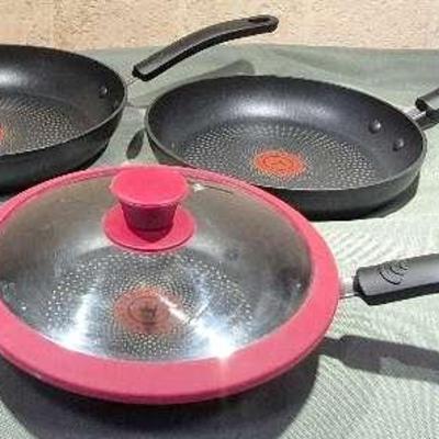 Set of 3 T-fal Pans with A Lid 
