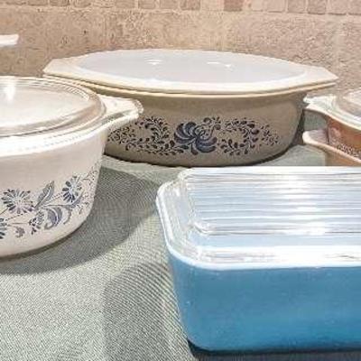 Pyrex and Corningware Assortment with Lids