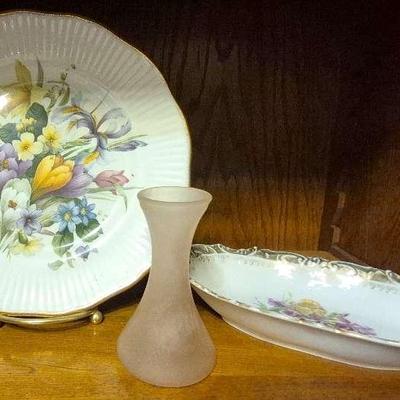 Royal Ardalt Bone China Plate, Ceramic Dish With Irises, Frosted Pink Vase