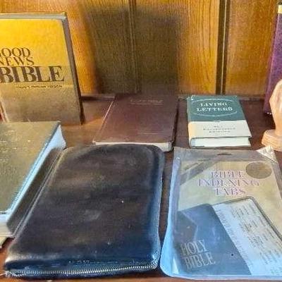 Status Of Jesus Hand On Child, ' Religious Books, Bibles 