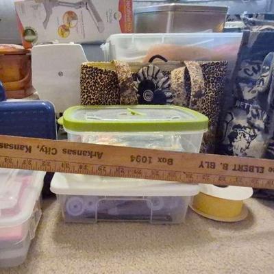 Singer Confidence Quilter Machine And Mystery Sewing And Craft Items