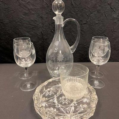 Ct436 vintage etched glass decanter with matching wine glasses
