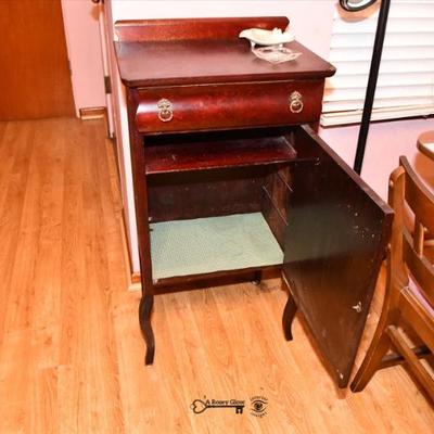 Sale Photo Thumbnail #100: 098 dining room