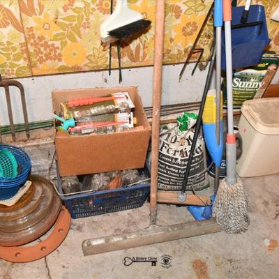 Sale Photo Thumbnail #425: 423 garage