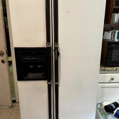 Side by side refrgerator