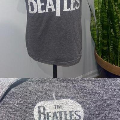 Jen8905 beatles vintage gray t shirt size medium. british flag.