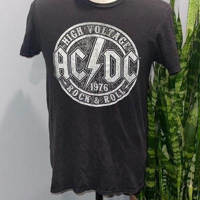 Jen8922 acdc vintage t shirt black, size large.