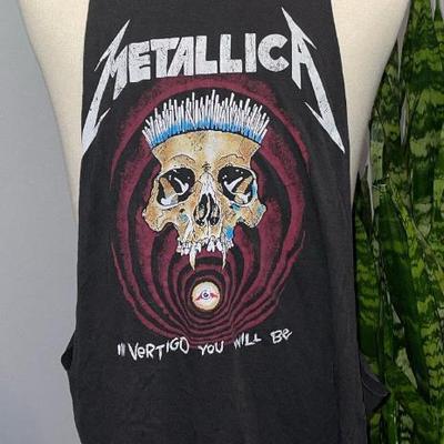 Jen8908 Metallica Vintage Music T-Shirt, Black. Large Arm Holes an Tag Cut