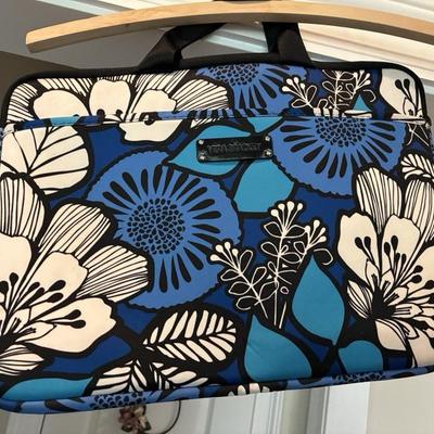 Hom5011 vera bradley laptop thoth floral blue, black, and white