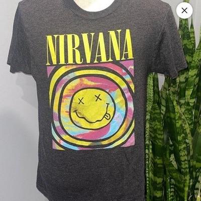 Jen8921 Nirvana Gray Happy Face Graphic Print Short Sleeve Tshirt Size Small.
