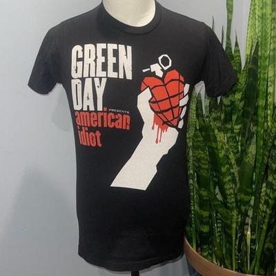 Jen8907 green day american idiot t shirt black small.