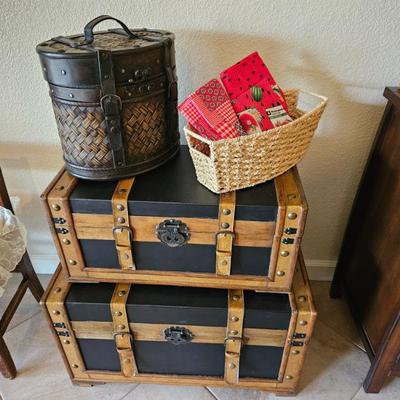 Sale Photo Thumbnail #91: Storage/Deco Trunks