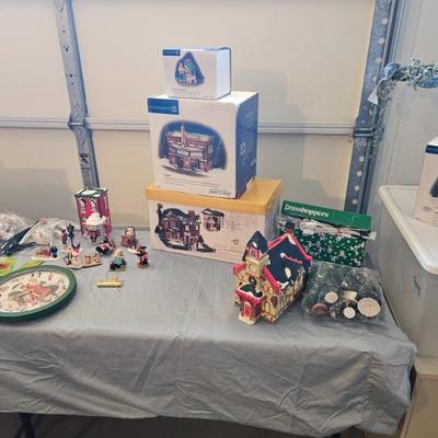 Sale Photo Thumbnail #107: Christmas Village Pieces