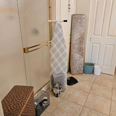 Sale Photo Thumbnail #12: Bathroom Items