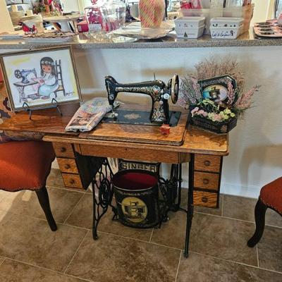 Sale Photo Thumbnail #134: Singer Sewing Machine