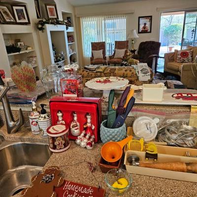 Sale Photo Thumbnail #129: Kitchen Items